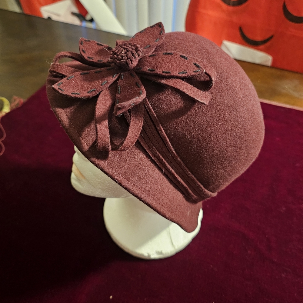Delux Vintage Style Felt Womens Hat Floral Detail Burgundy 20s 30s 40s - Picture 11 of 13